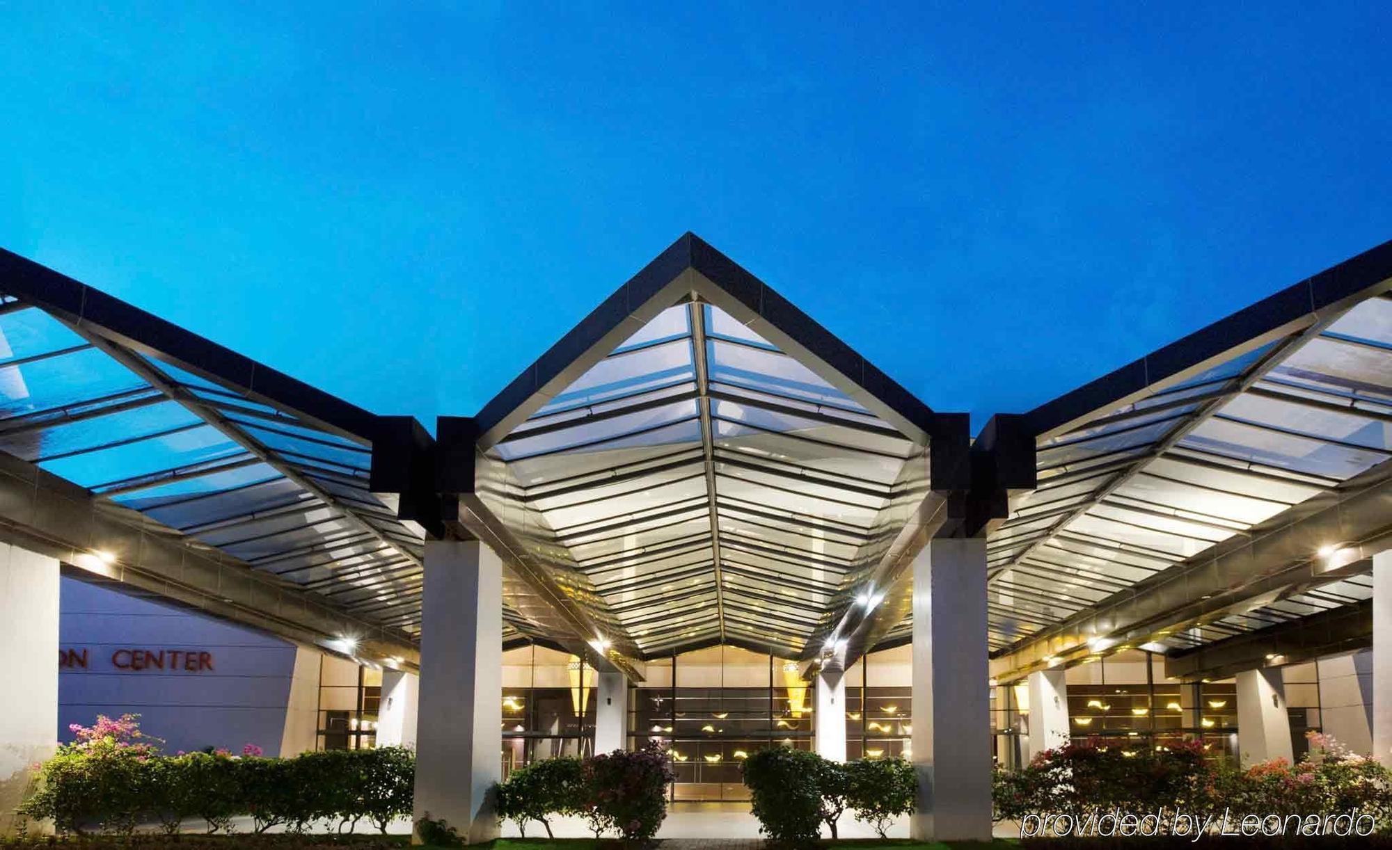 Novotel Manado Golf Resort & Convention Center Exteriör bild